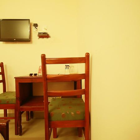 Oyo 4824 Hotel Star Kochi Dış mekan fotoğraf