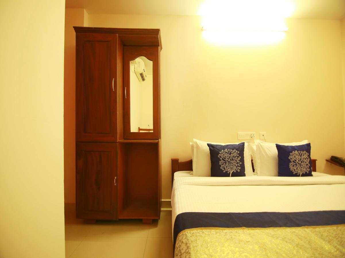 Oyo 4824 Hotel Star Kochi Dış mekan fotoğraf