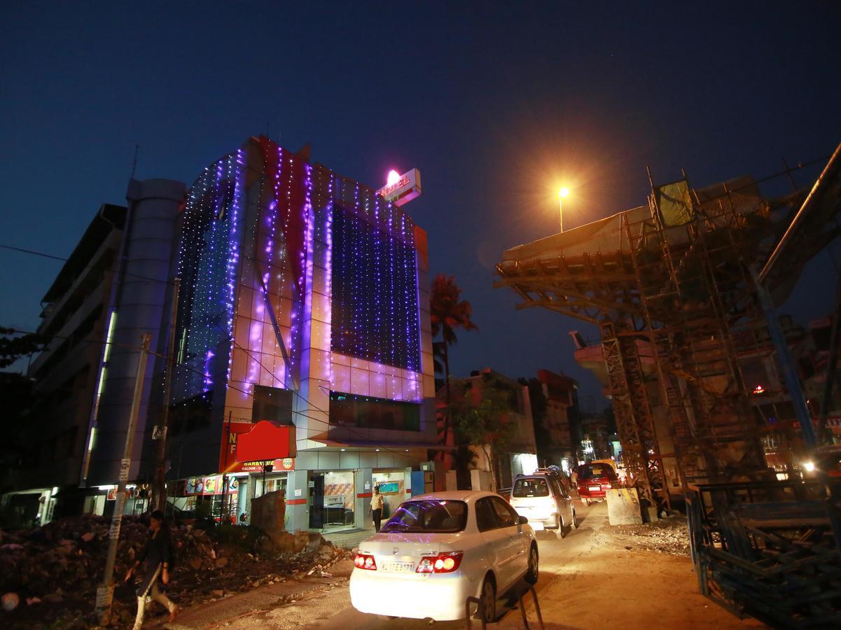 Oyo 4824 Hotel Star Kochi Dış mekan fotoğraf